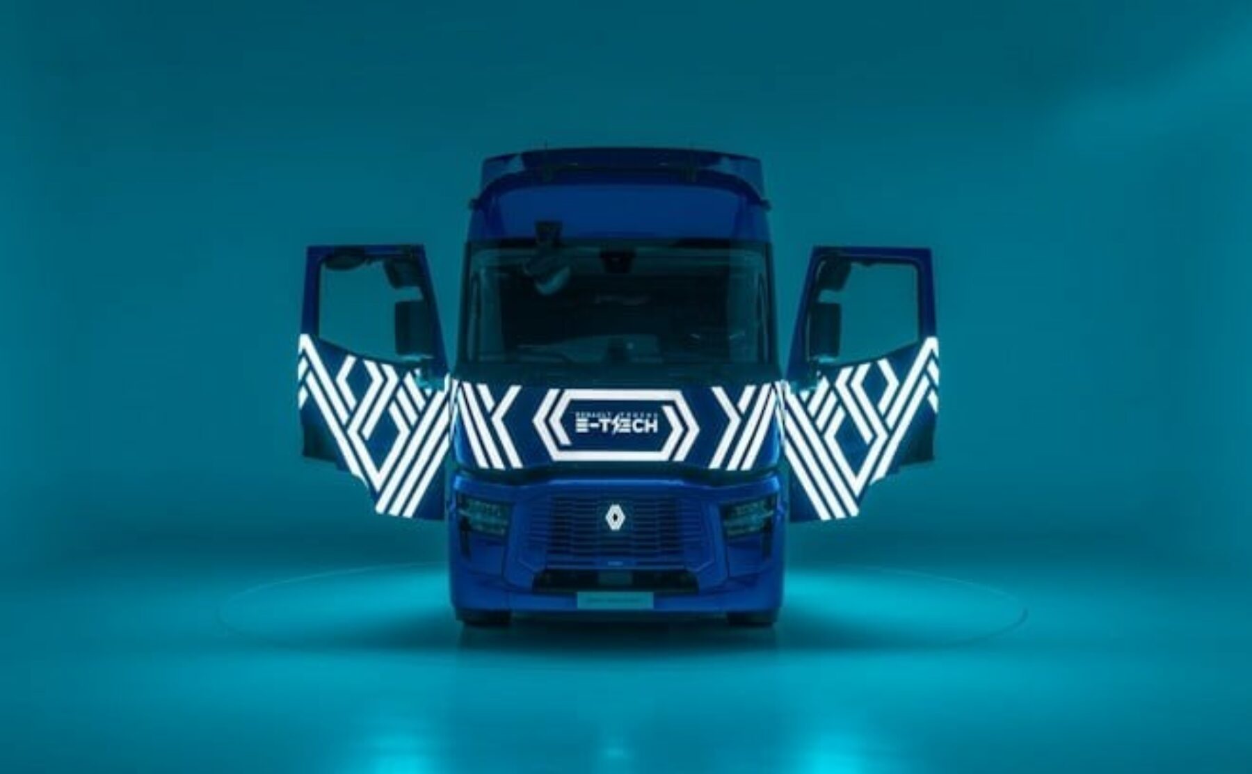 Diamond Echo: Renault Trucks Lights Up Europe! - Rh Commercial Vehicles